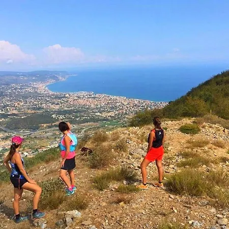 Vakantieboerderij Monte Acuto - Natura, Mare & Relax In Piscina Toirano