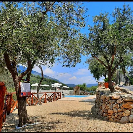 Farm stay Monte Acuto - Natura, Mare & Relax In Piscina Toirano