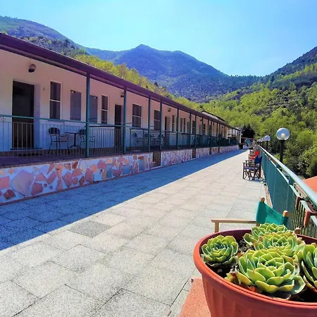 Monte Acuto - Natura, Mare & Relax In Piscina تويرانو